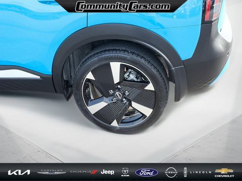 Used 2025 Nissan Kicks SR w/ SR Premium Package image 5