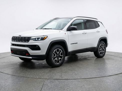 Used 2025 Jeep Compass Trailhawk w/ Trailer Tow Group image 3