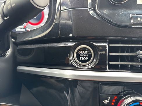 Used 2024 Nissan Pathfinder Platinum image 25