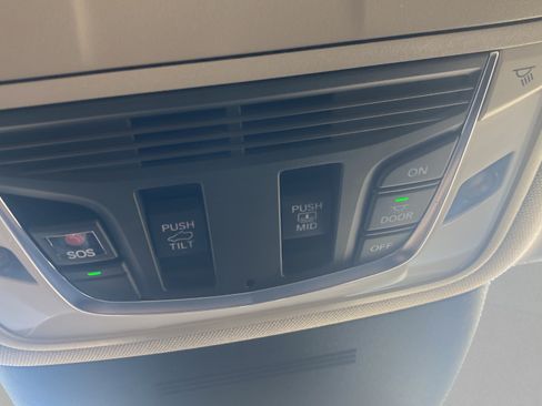 Used 2025 Acura MDX SH-AWD w/ Advance Package image 18