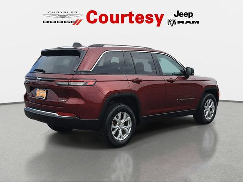 Certified 2024 Jeep Grand Cherokee Limited AWD/4WD image 4