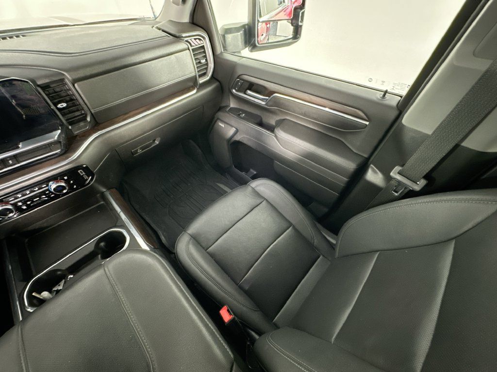Used 2024 GMC Sierra 3500 SLT AWD/4WD image 11