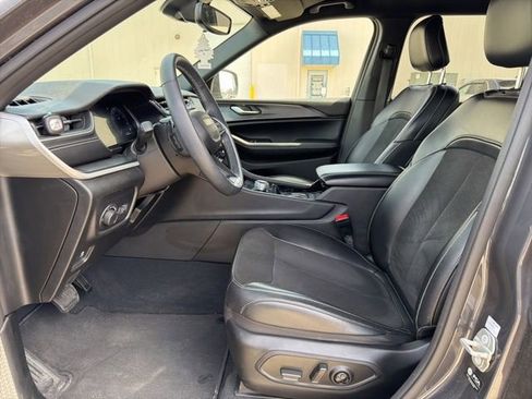 Used 2023 Jeep Grand Cherokee L Laredo image 23