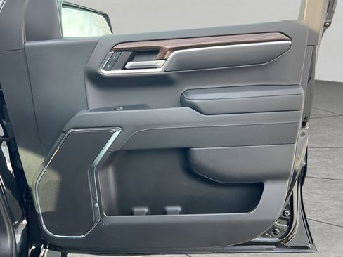 Used 2024 Chevrolet Silverado 1500 LT image 32