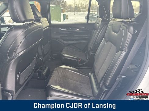 Used 2023 Jeep Grand Cherokee L Laredo image 38