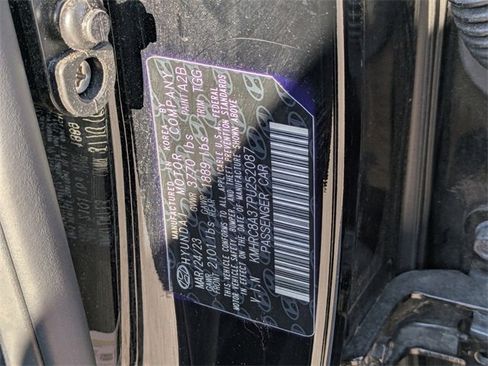 Used 2023 Hyundai Venue SEL image 36