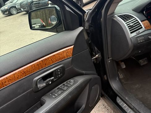 Used 2008 Cadillac SRX AWD w/ Utility Package image 10