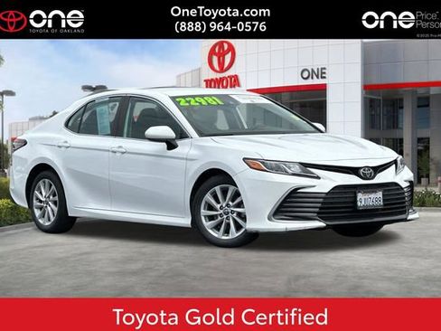 Certified 2022 Toyota Camry LE FWD image 1
