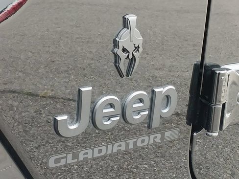 Used 2023 Jeep Gladiator Sport AWD/4WD image 31