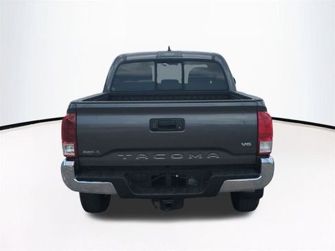 Used 2017 Toyota Tacoma SR5 w/ Tow Package RWD image 6