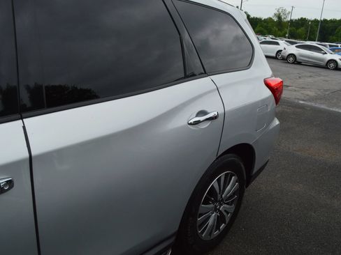 Used 2019 Nissan Pathfinder SV AWD/4WD image 4