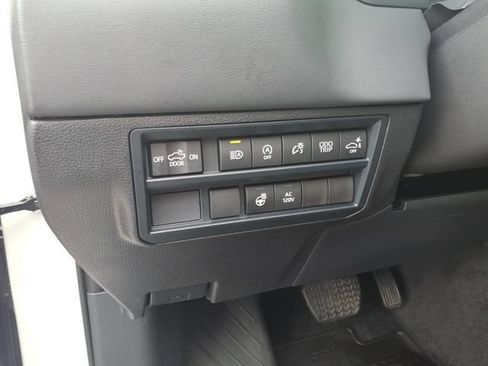 Used 2026 Toyota Tundra Platinum AWD/4WD image 17