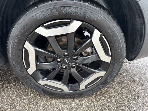 Used 2025 Kia Telluride S FWD image 9