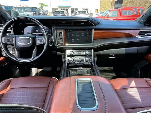 Used 2023 GMC Yukon Denali Ultimate AWD/4WD image 15