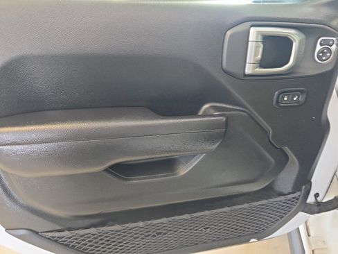 Used 2023 Jeep Gladiator Sport AWD/4WD image 15
