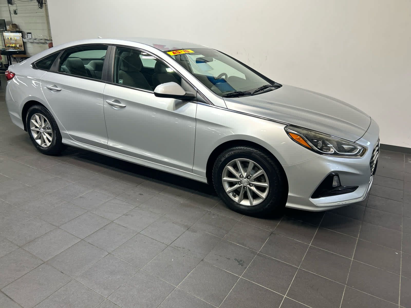 Used 2018 Hyundai Sonata SE FWD image 2