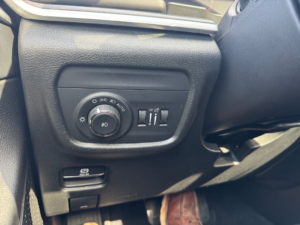 Used 2022 Jeep Grand Cherokee Limited AWD/4WD image 28