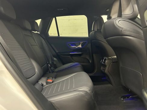 Used 2025 Mercedes-Benz GLC 350e 4MATIC image 9