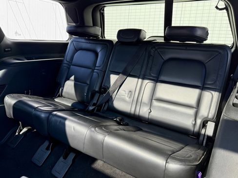 Used 2019 Lincoln Navigator Reserve image 18