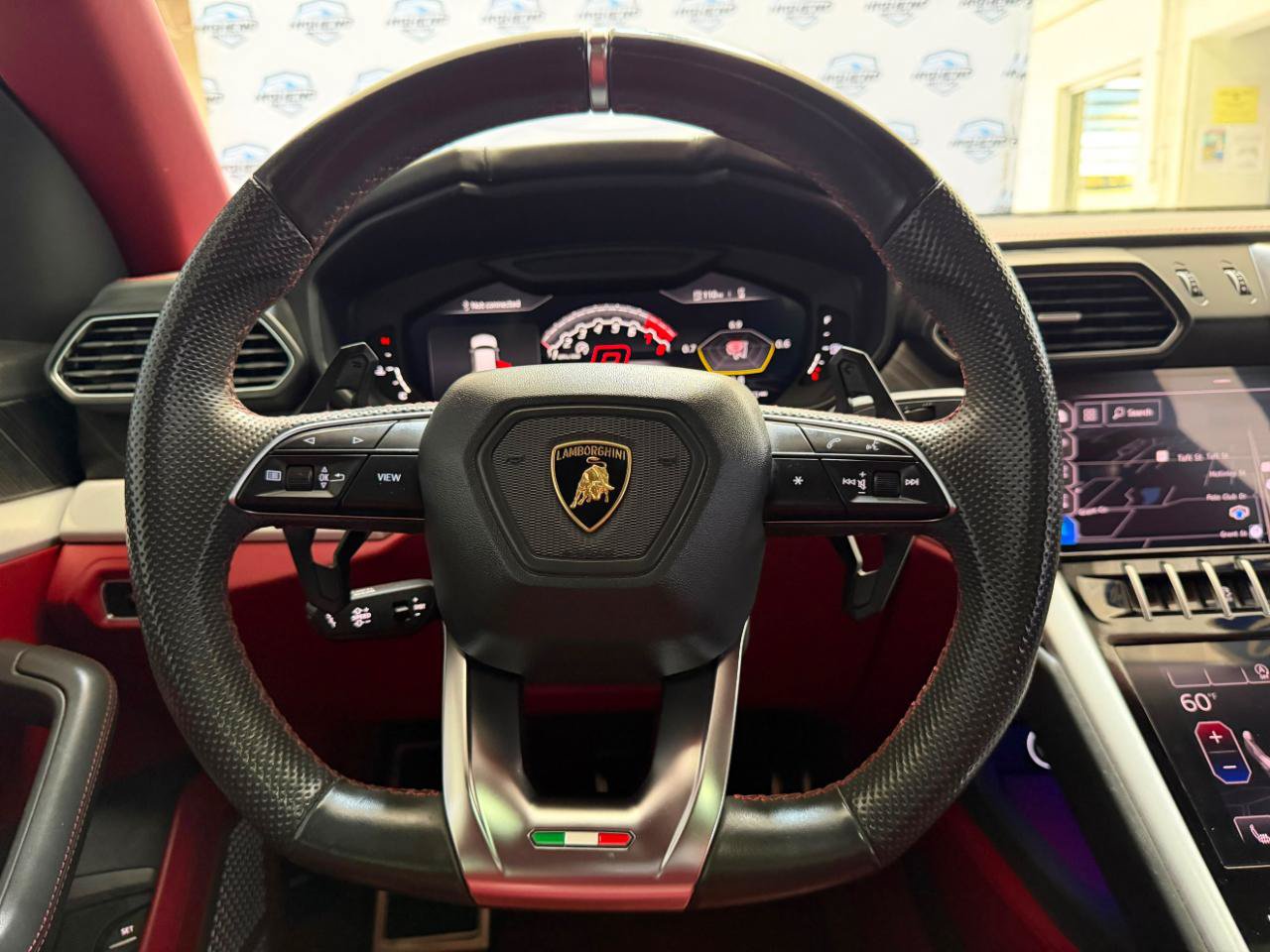 Used 2020 Lamborghini Urus AWD/4WD image 33