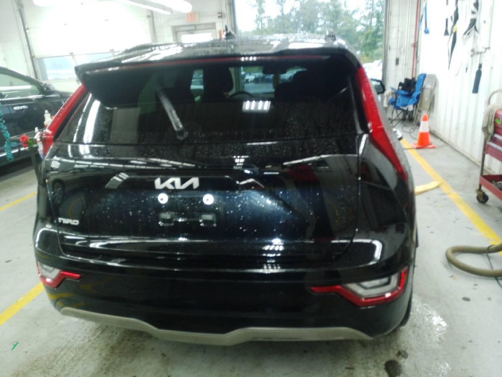 Used 2023 Kia Niro Wave w/ Wave Preserve Package FWD image 5