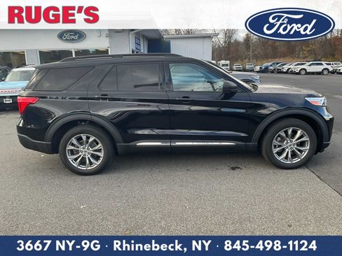 Certified 2022 Ford Explorer XLT w/ Equipment Group 202A image 2