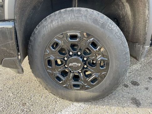 Used 2024 Chevrolet Silverado 2500 LT w/ Midnight Edition image 33