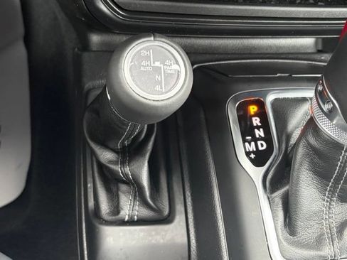 Used 2024 Jeep Wrangler Unlimited Sahara w/ Technology Group AWD/4WD image 26