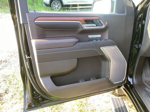 Used 2023 GMC Sierra 1500 Denali w/ Denali Reserve Package AWD/4WD image 8