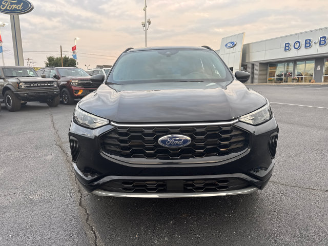 Used 2024 Ford Escape ST-Line w/ Tech Pack #1 AWD/4WD image 2