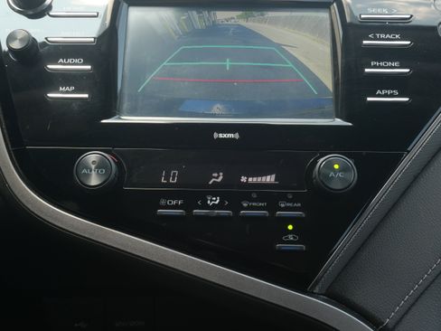 Used 2020 Toyota Camry SE image 16