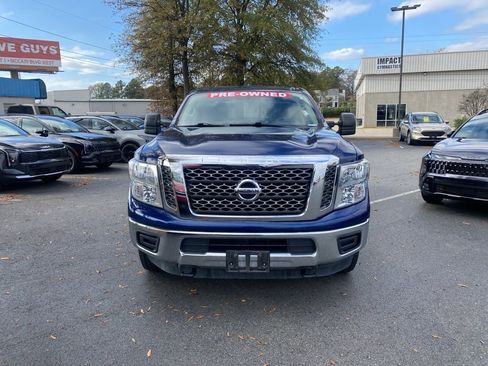 Used 2018 Nissan Titan SV image 2