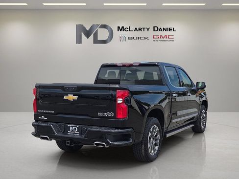 Used 2025 Chevrolet Silverado 1500 High Country w/ Technology Package AWD/4WD image 14