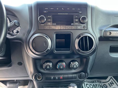 Used 2018 Jeep Wrangler Unlimited Sport w/ Connectivity Group AWD/4WD image 22