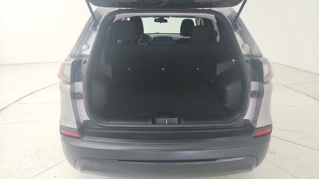 Used 2019 Jeep Cherokee Latitude w/ Popular Appearance Group FWD image 31