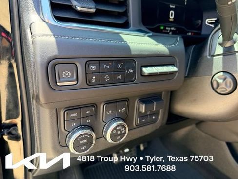 Used 2023 GMC Yukon Denali Ultimate AWD/4WD image 18