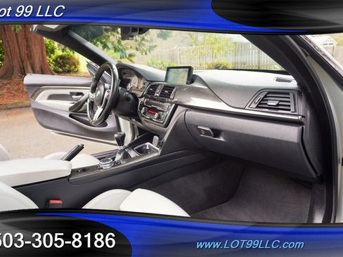 Used 2015 BMW M4 Convertible image 18