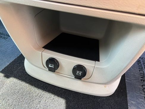 Used 2018 Dodge Grand Caravan SE w/ UConnect Hands-Free Group FWD image 34