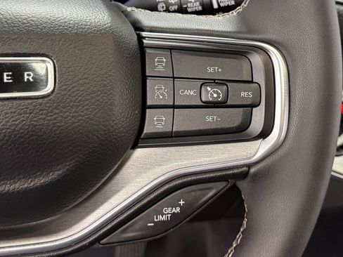 Used 2024 Jeep Wagoneer Series II AWD/4WD image 20