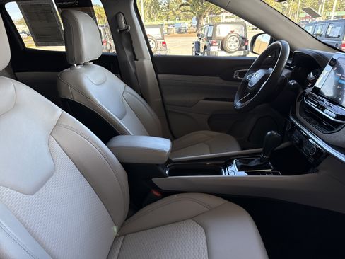 Used 2022 Jeep Compass Latitude w/ Sun and Sound Group image 34