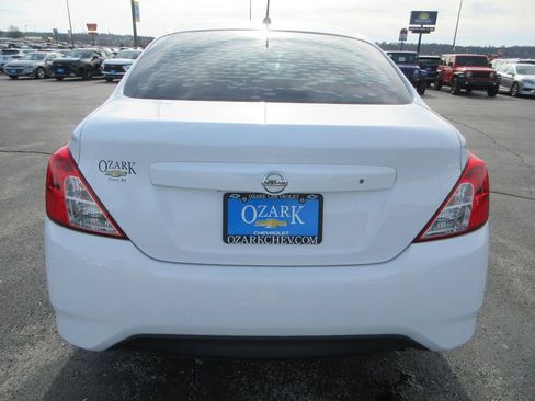 Used 2018 Nissan Versa S image 4