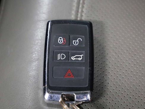 Used 2020 Land Rover Defender 110 SE image 42