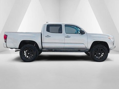Used 2020 Toyota Tacoma SR image 8