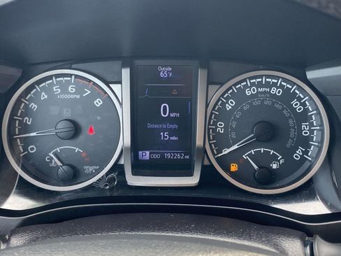 Used 2016 Toyota Tacoma SR5 w/ Towing Package image 22