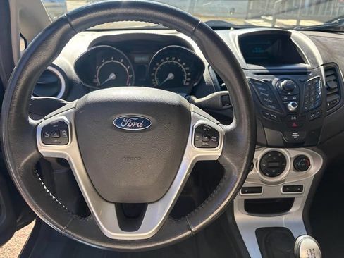 Used 2014 Ford Fiesta SE image 3