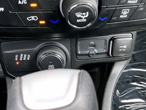 Used 2023 Jeep Renegade Latitude image 15