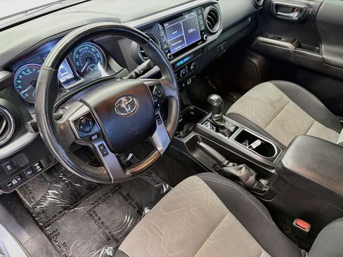 Used 2021 Toyota Tacoma TRD Off-Road w/ Technology Package AWD/4WD image 7