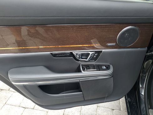 Used 2019 Jaguar XJ L Supercharged image 11