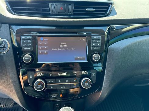 Used 2017 Nissan Rogue Sport SL w/ SL Premium Package AWD/4WD image 16