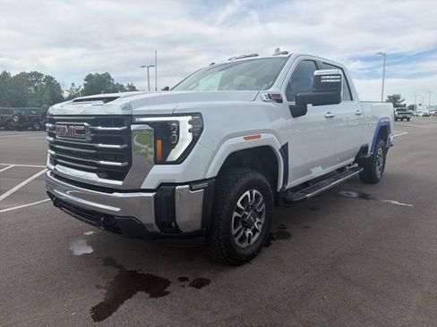 Used 2024 GMC Sierra 3500 SLT w/ SLT Convenience Package AWD/4WD image 2